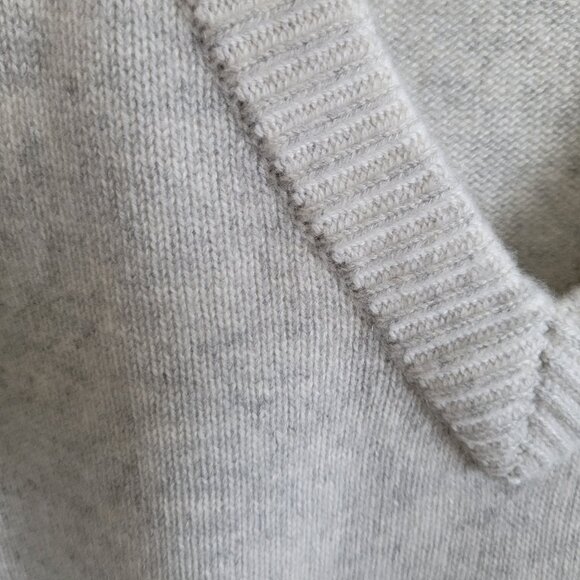 Alice Walk V-Neck Cashmere Sweater in Heathered Gray - Picture 6 of 9